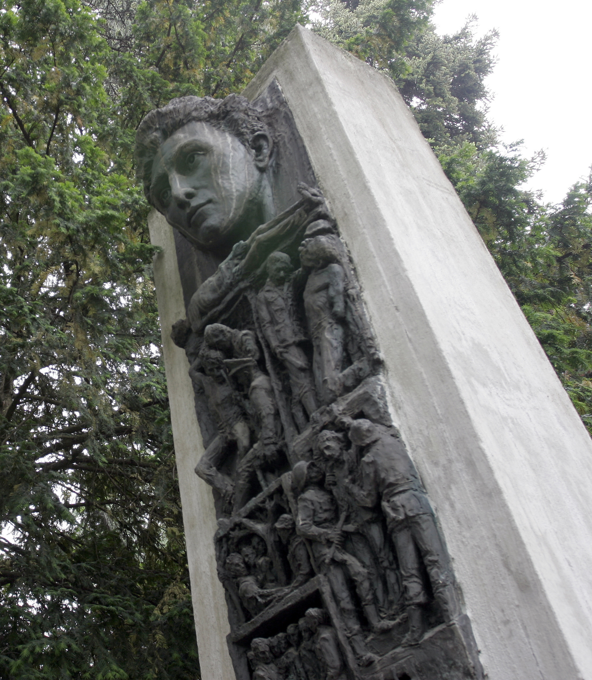 Monumento-Mario-Roberto-Berthoud-2