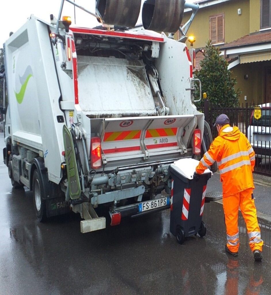 Gestione-Ambiente-Porta-a-porta-differenziata-941×1024